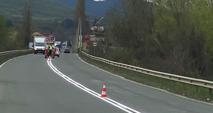 Започна обезопасяването на 2 9 километровата отсечка от първокласния път I 4 край