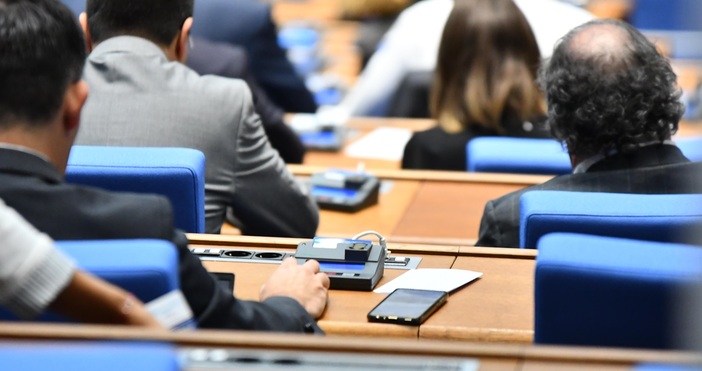 Парламентът ще изслуша двама министри във връзка с лошото експлоатационно