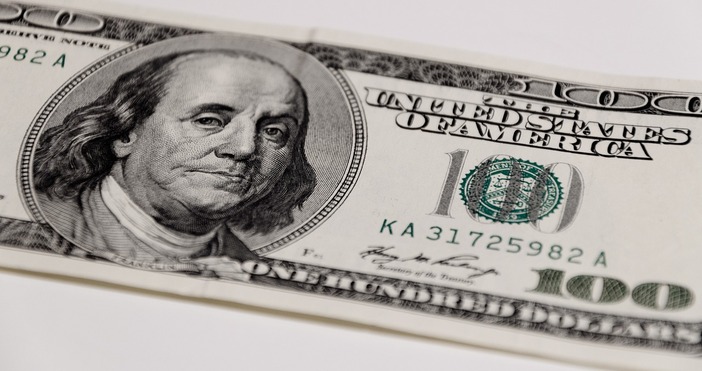 Курсът на еврото се повиши спрямо долара в сутрешната търговия