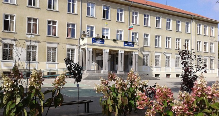 Юбилеен лекоатлетически крос с участието на настоящи и бивши ученици