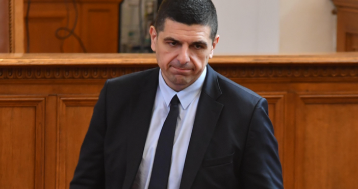 Възможността за какъвто и да е вот на недоверие в