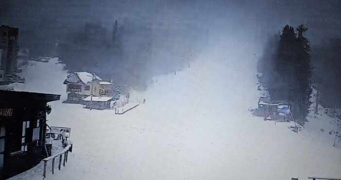 В Пампорово и по високите части в област Смолян вали