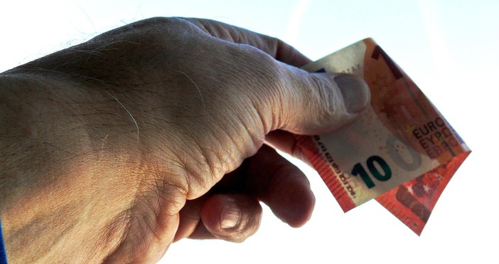 Водач на тир попадна в ареста за предложен подкуп при