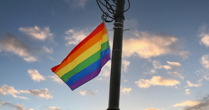 Унгарският парламент прие днес поправка в конституцията която позволява на