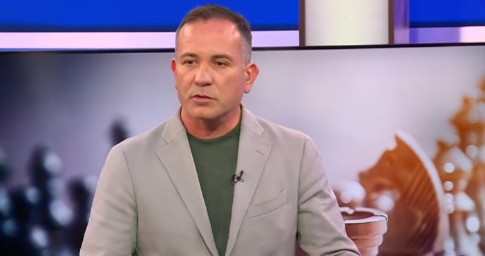 Според мен това което се случва на политическата сцена с