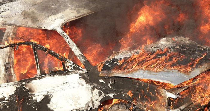Петдесетгодишният мъж от Северна Холандия който подпали колата си на