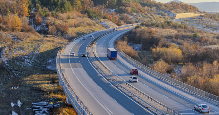 Временно движението на автомагистрала Тракия при км 165 в посока