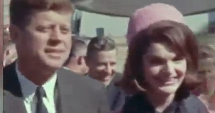 Около 10 000 страници с документи свързани с убийството на