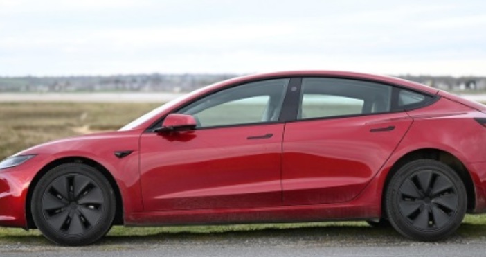 Служителите в компанията Tesla са хванати в измама изправят Илон Мъск