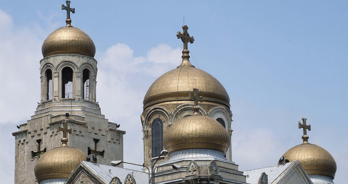 На Велики петък събота и на Великден в Митрополитския катедрален