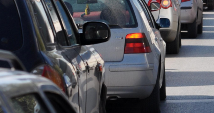 Голям трафик на пътя часове преди началото на празничните дни Великденското пътуване на