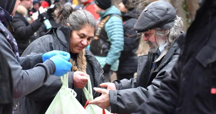 Кампания за подпомагане на хора в нужда организираха за поредна