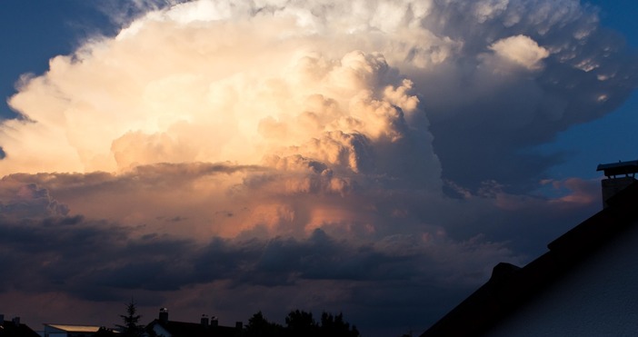 Облачността ще се задържи по често значителна днес след обяд купеста