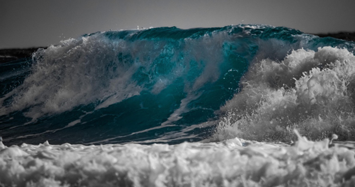 Най малко шестима души са загинали а двама са в неизвестност