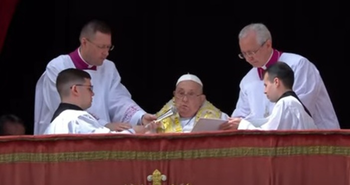 Последната одежда с която папа Франциск се появи пред света