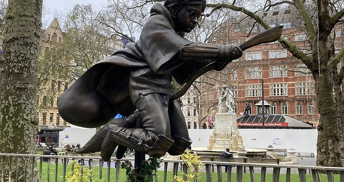 След седем книги и осем филма светът на Хари Потър отново се готви