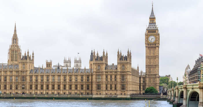 Мъж беше арестуван след като както се твърди членове на