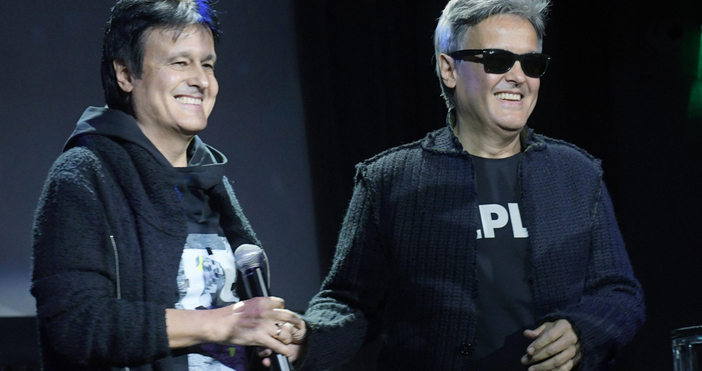 Братя Аргирови и Володя Стоянов подгряват мача на Четвъртите в