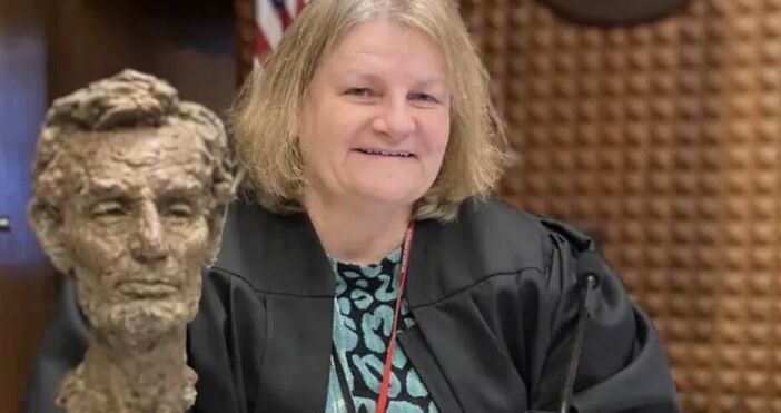 Федералното бюро за разследване арестува съдия от Милуоки след спор между