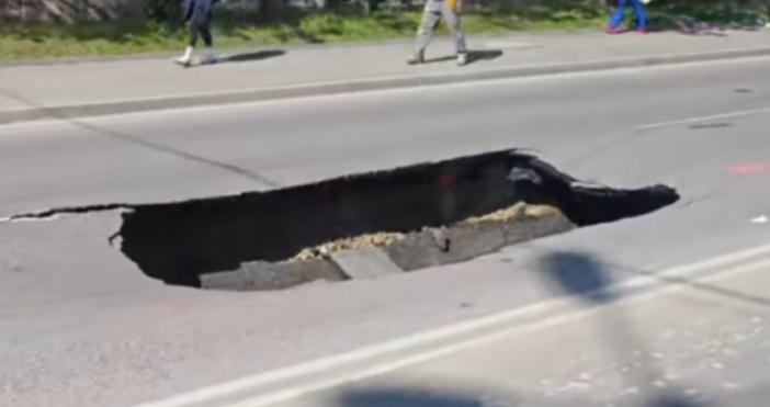 Огромна дупка се е образувала на пътното платно в столичния