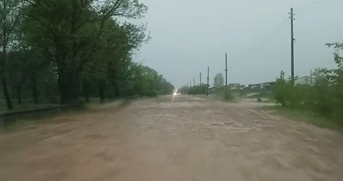 Проливен дъжд с гръмотевици и градушка удари Монтанско Най тежко засегнати