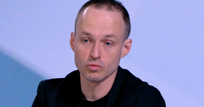Стопкадри бТВРумен Радев обира един проруски вод и го хвърля