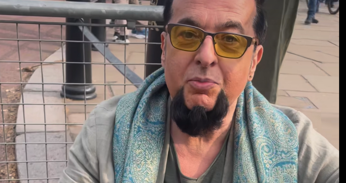 Евгени Минчев е заминал от България и се намира сред