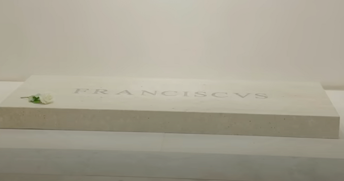 Над 70 000 души са посетили гроба на папа Франциск