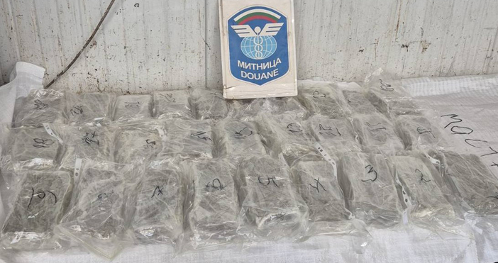 Служителите на МП Капитан Андреево откриха 28 пакета с марихуана