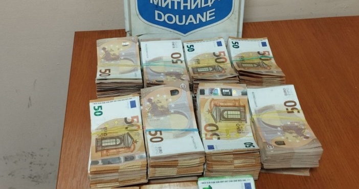 Опити за пренасяне на недекларирана валута с левова равностойност 320