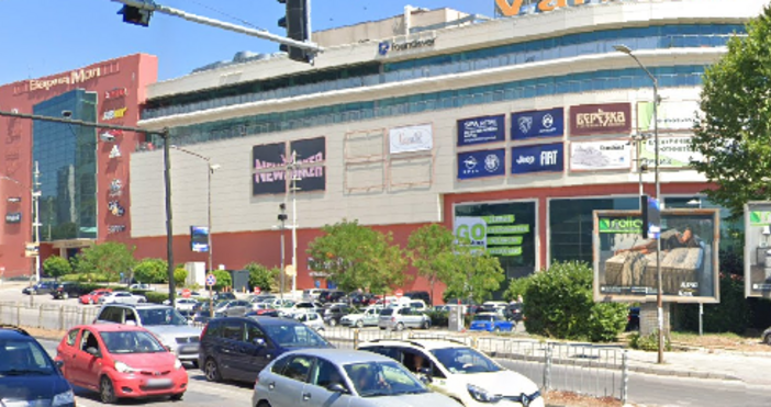 Един от първите модерни молове в България опустява Труд разказва за