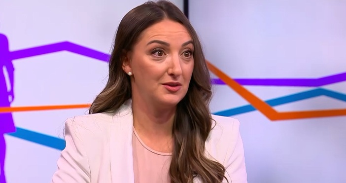 Да бъда едновременно депутат и майка е по трудно отколкото си