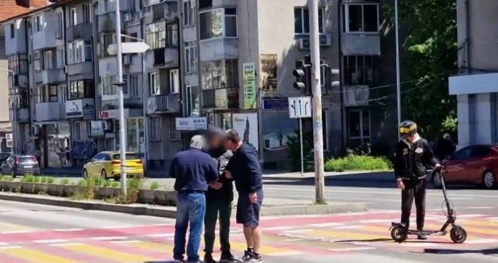 Екшън саморазправа и суматоха в Бургас след като младежи с