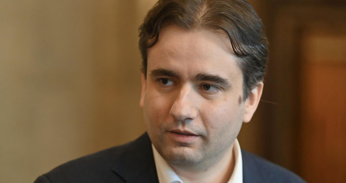 Управляващите прикриват информацията за разкрития контрабанден канал, каза пред журналисти