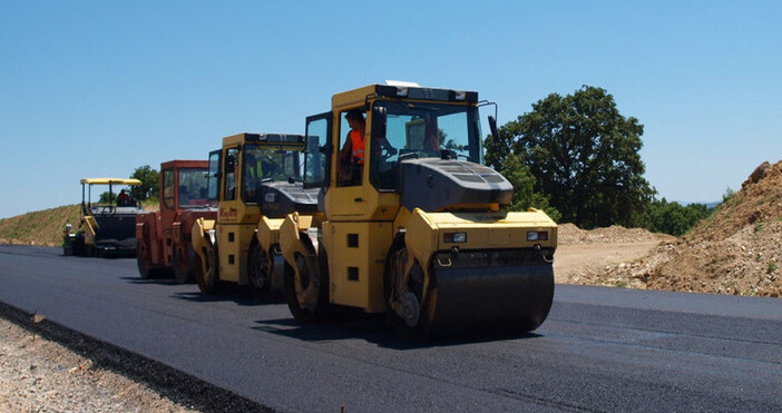 За повишаване на безопасността на движение започва ремонт на асфалтовата
