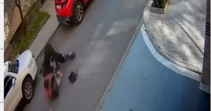 Жена и дете бяха блъснати от електрическа тротинетка в Бургас