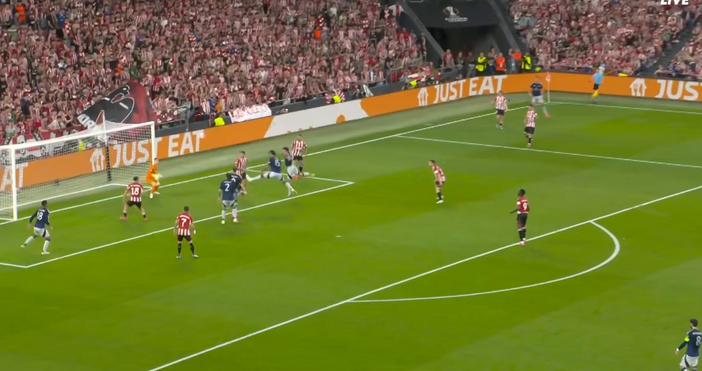 Отборите на Атлетик Билбао и Манчестър Юнайтед играят помежду си на Сан Мамес при