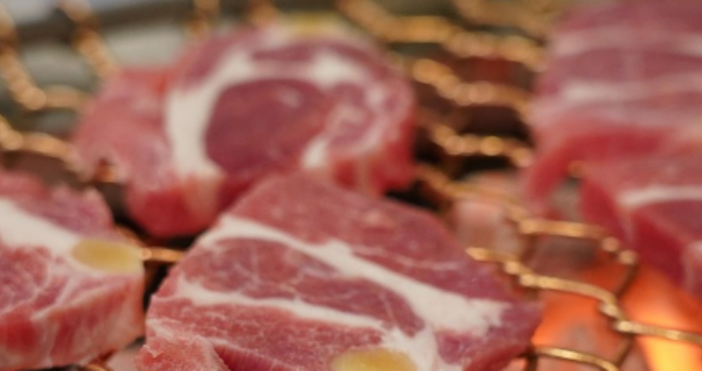 Хипермаркетите в Кърджали пуснаха агнешко на промоция за Гергьовден но договориха