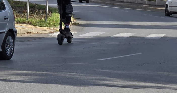 Петел бгСлед два инцидента с електрически тротинетки в Силистренско трима