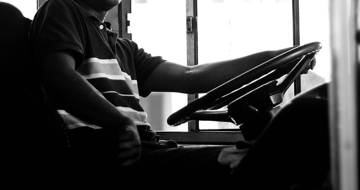 Тревожен инцидент се случи днес на автобусна спирка пред Mall