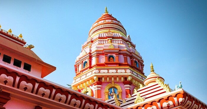 Най малко шест души загинаха а 55 бяха ранени при блъсканица