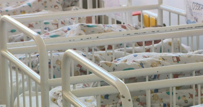 Професия акушерка става все по непривлекателна за младите специалисти алармират от