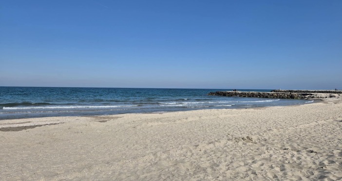 След като вчера очевидци алармираха медиите че плажната ивица в