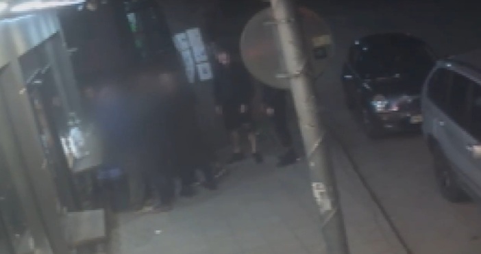 Трима мъже на възраст 43 44 и 29 години са