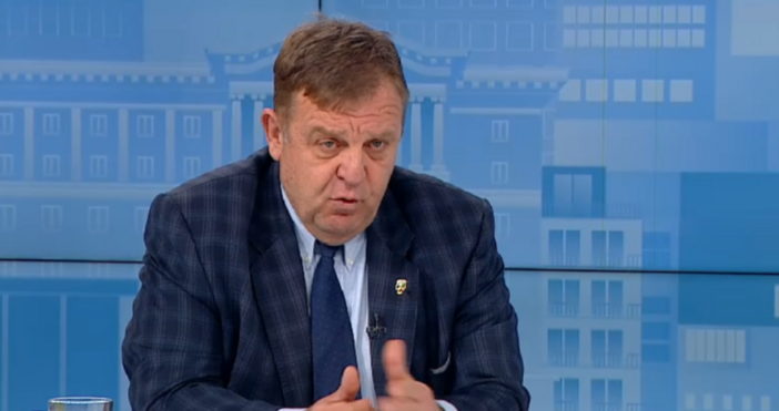 Върху министерството на отбраната се оказва много голямо външно политическо