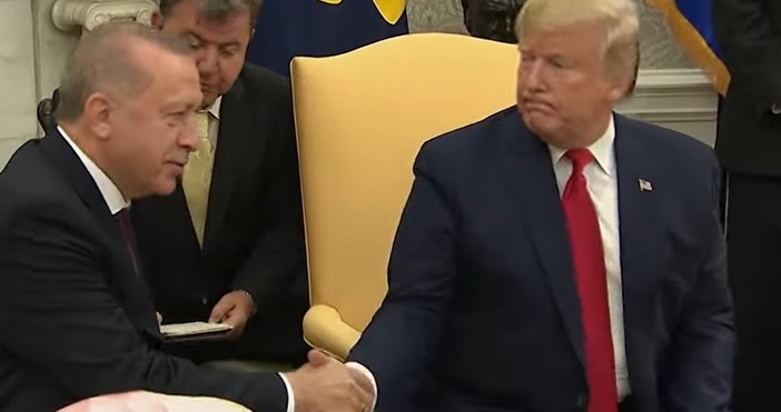 стоп кадър ЮтубАмериканският президент Доналд Тръмп заяви че днес е