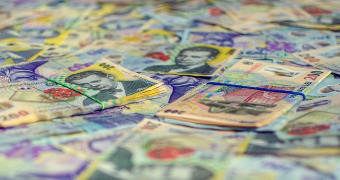 Еврото премина днес психологическия праг от 5 леи в обменния