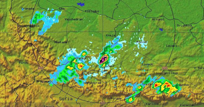 Предупреждение за градушка с размер колкото орех отправиха от Метео