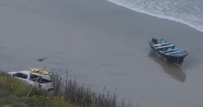 Трима души са загинали а седем са в неизвестност включително