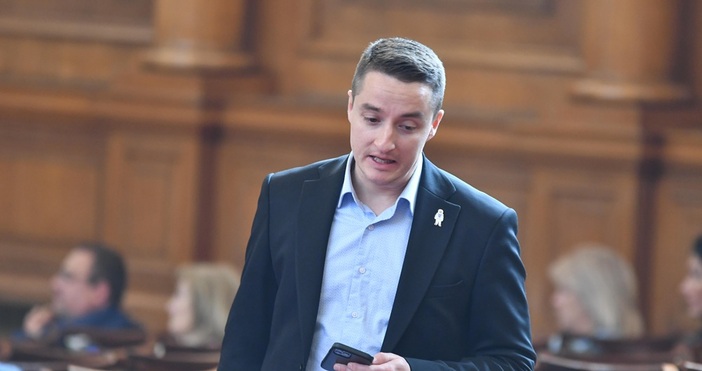 Гневен коментар срещу президента Румен Радев публикува във фейсбук профила